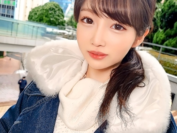 【小顔美人のイチャラブSEX】 カメラ目線で見つめ合いながら、激カワ美少女と甘いひと時！ ホテルでハメまくり♡