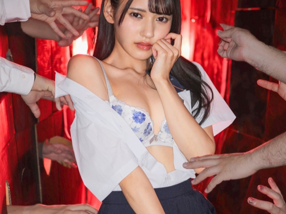 【コスプレ美少女と夢のプレイ】圧倒的美少女と色んなシチュエーションでエッチ！キュートなカラダを存分に味わい、感じる姿にメロメロ！制服、メイド、ナース…どのコスプレも最高にエロかわいい！♡