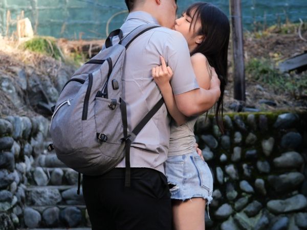 【田舎で再会ラブ】幼馴染の元カノと地元でまさかの再会!高校時代の甘酸っぱい記憶が蘇り、汗だくで求め合う濃厚セックス♥当時の純粋な気持ちと今の大人の欲望が絡み合う、最高にエロい夜!!