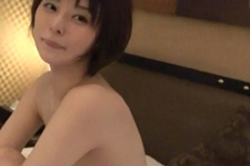 【微乳お姉さんの誘惑】控えめバストが超エロい!密着SEXで感度MAX、喘ぎ声が止まらない!スレンダー美ボディを激しく揺らしてイキまくる♡