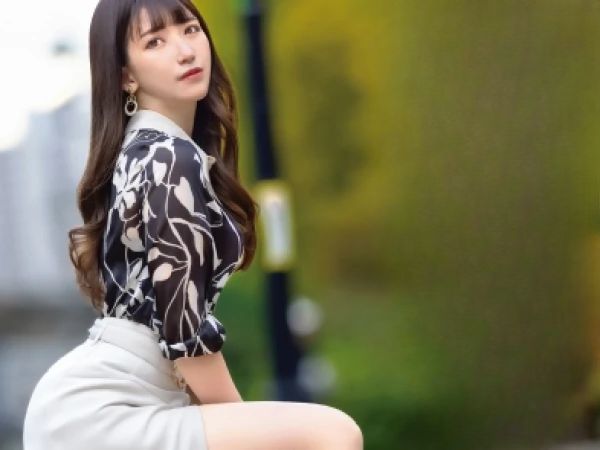 【禁断のメロディー】人妻音楽教師が年上オジサンと危険な不倫セックス！！奥さんいるのに中出しされちゃう背徳感がたまらない…♡ 優越感に浸る人妻の淫らな表情がエロすぎる！