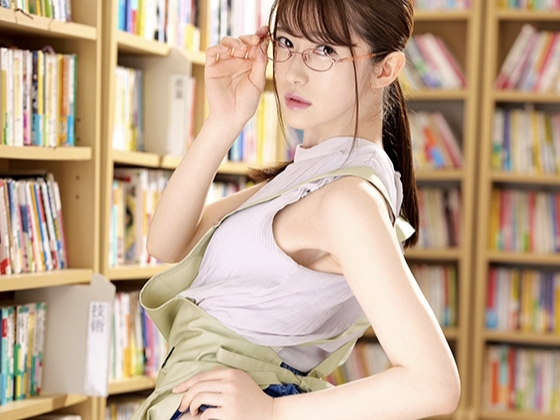 【エロすぎ司書】図書館で本棚の陰でこっそり…メガネの知的なお姉さんが実はドスケベ！肉棒を貪るようにイジりまくり、本に囲まれて淫乱セックス♡