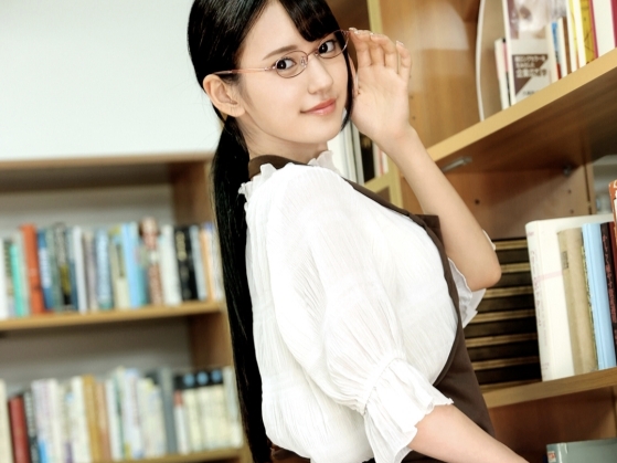 【メガネ司書の裏の顔】真面目そうな司書さんがメガネの奥でドスケベ変貌！肉棒をしゃぶり尽くし、おマンコでギンギンちんこをくわえ込み、エロすぎる腰振りで男を骨抜きにするメガネ痴女の大暴走！♡
