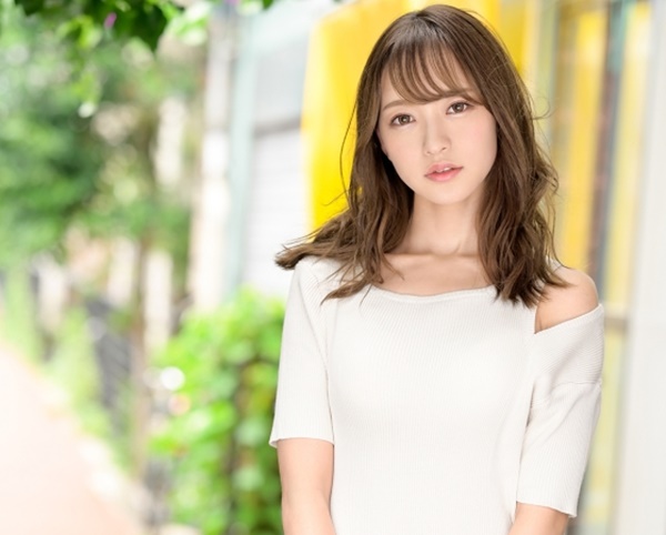 【スレンダー美人のお宅訪問】流川夕が素人宅で甘~いキスから始まる生々しいセックス!恋人気分で悶えイキする姿に興奮間違いなし♡