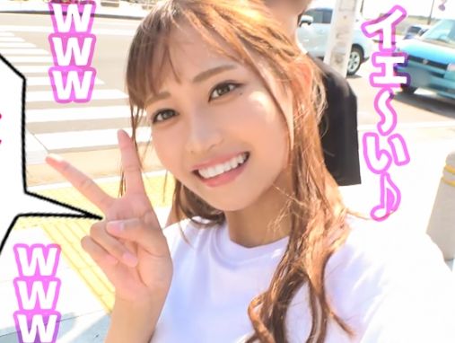 【19歳水着ギャルの生ケツわし掴みSEX】天真爛漫なビキニ娘をゲット！騎乗位で腰振りまくるも、下からゴム無しでガン突きしまくり！水着が似合うピチピチボディを思う存分楽しんだぜ！！♡