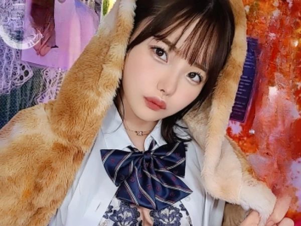 【貧乳スレンダー嬢】制服コスで誘惑するリフレ嬢とパイパンSEX！「責任とって…♥」と囁かれながら大量種付け…コスプレ姿で乱れる姿が最高♡