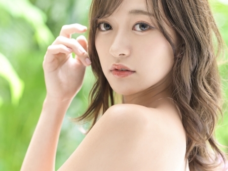【ドスケベメイドと濃厚プレイ！】スレンダー美ボディのメイドさんがご主人様を誘惑♡特濃ザーメンをキュートな顔にぶっかけられちゃう！顔射大好きなメイドとのエロすぎるセックス♥